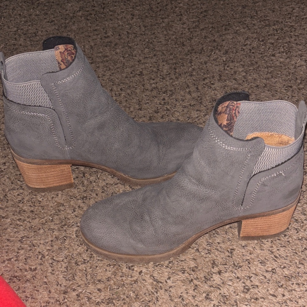 Korks by Kork-Ease Elsie Lug Sole Suede Heeled Booties Size 9.5 - Picture 6 of 8